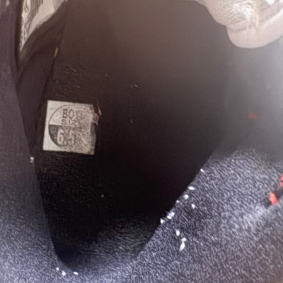 Jordan 1 - Retro High (GS) - Youth size 6.5Y - Picture 8 of 12